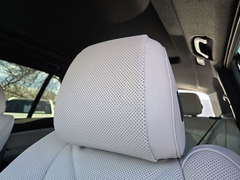 New 2026 BMW X5 xDrive50e w/ Premium Package AWD/4WD image 17