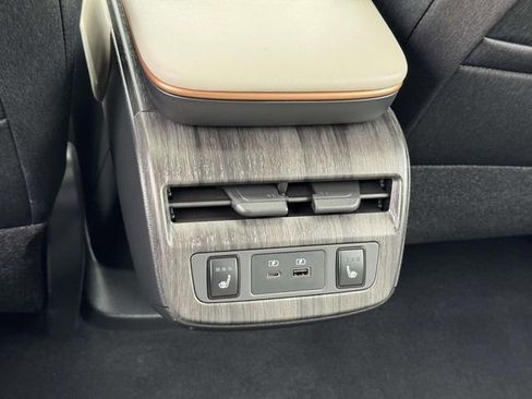 Used 2023 Nissan Ariya AWD image 15