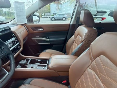 Used 2022 Nissan Pathfinder Platinum w/ Lighting Package (N93) image 39