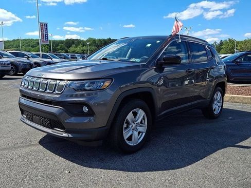 Certified 2022 Jeep Compass Latitude w/ Sun and Sound Group AWD/4WD image 3