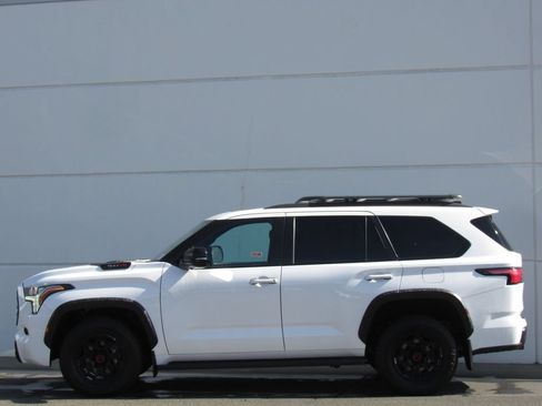 Used 2024 Toyota Sequoia TRD Pro AWD/4WD image 4