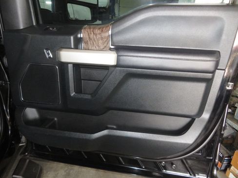 Used 2018 Ford F350 Lariat w/ Lariat Ultimate Package AWD/4WD image 34