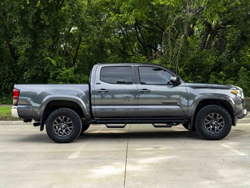 Used 2023 Toyota Tacoma SR5 RWD image 9
