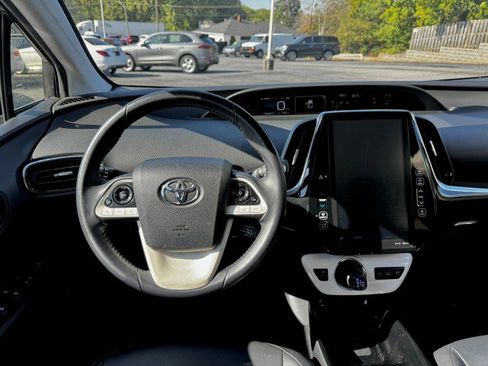Used 2018 Toyota Prius Prime Premium image 6