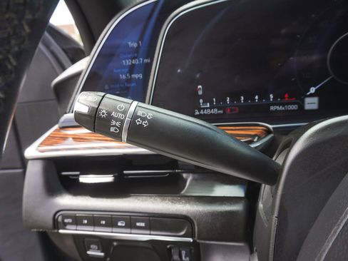 Used 2023 Cadillac Escalade Premium Luxury AWD/4WD image 23