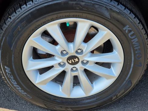 Used 2019 Kia Sorento FWD image 12