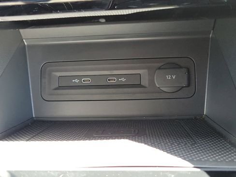 Used 2023 Volkswagen Atlas Cross Sport SE image 28