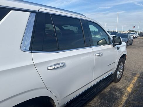 Used 2024 GMC Yukon SLT w/ SLT Premium Package AWD/4WD image 11