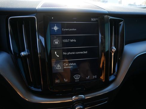 Used 2019 Volvo XC60 T5 Momentum w/ Multimedia Package image 32