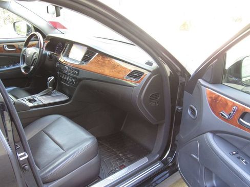 Used 2014 Hyundai Equus Signature RWD image 19