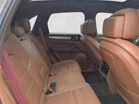 Used 2023 Porsche Cayenne AWD/4WD image 22