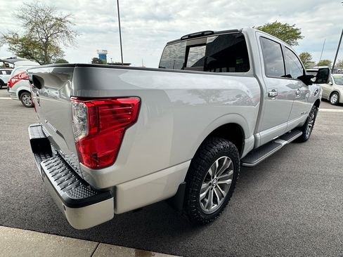 Used 2017 Nissan Titan SL w/ SL Towing Convenience Package image 7