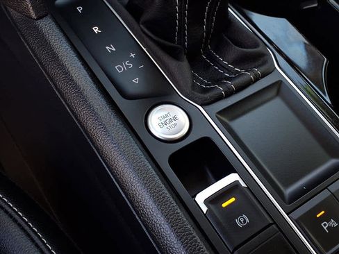 Used 2023 Volkswagen Atlas SE w/ Panoramic Sunroof Package image 16