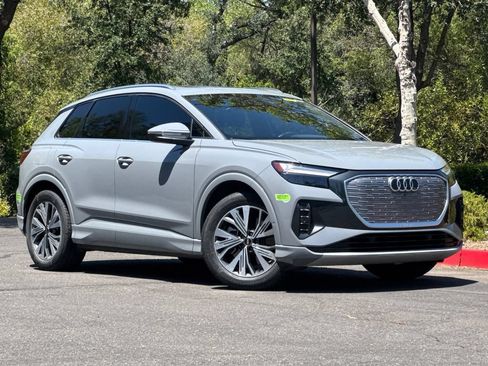 Used 2023 Audi Q4 e-tron Premium Plus w/ Premium Plus RWD image 2