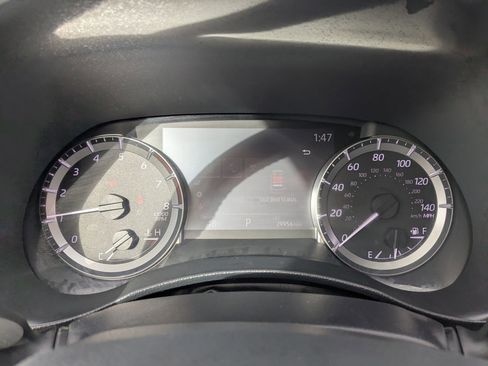 Used 2023 Toyota Highlander XLE image 11