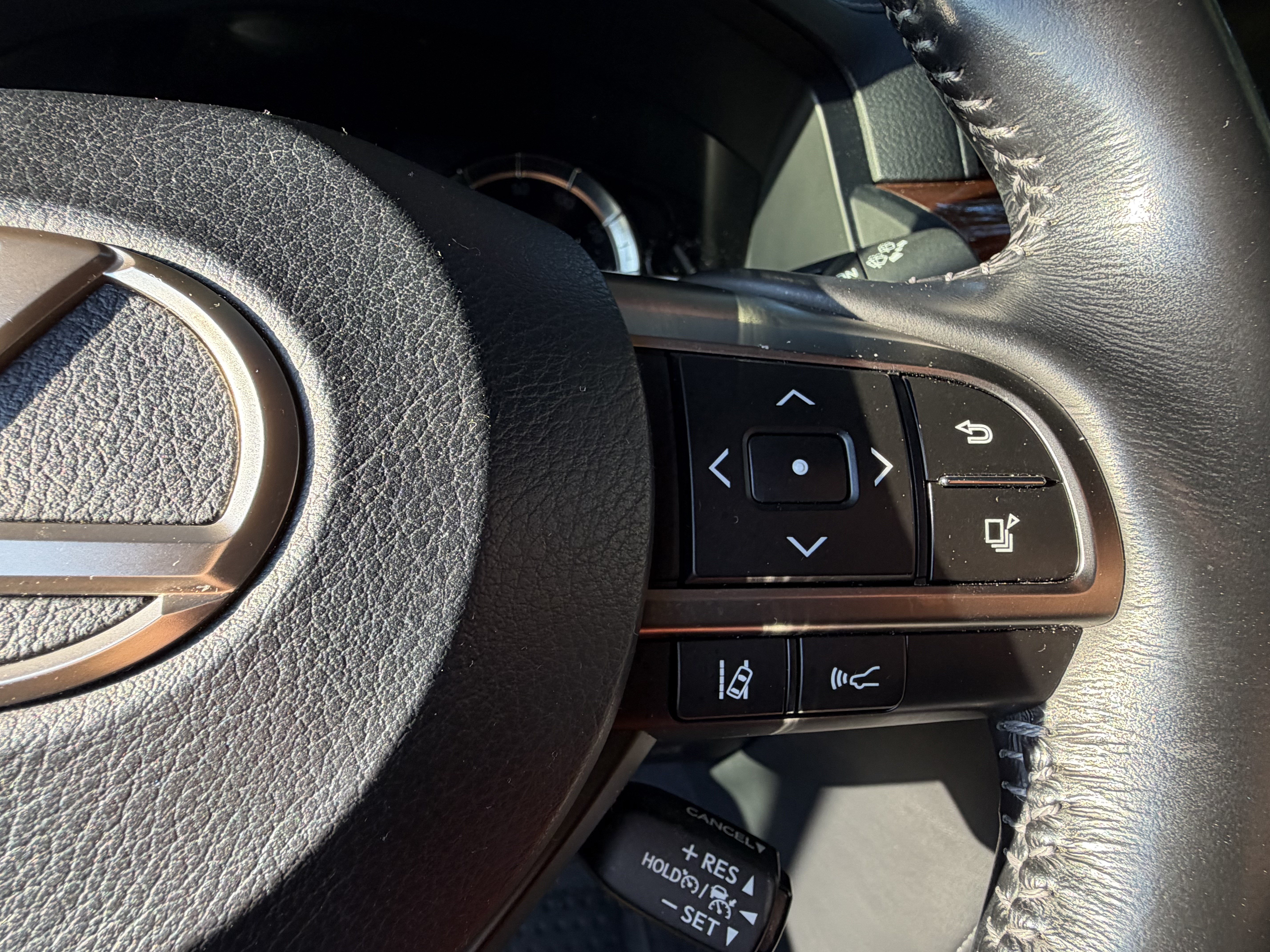 Used 2017 Lexus LX 570 4WD w/ Luxury Package image 20