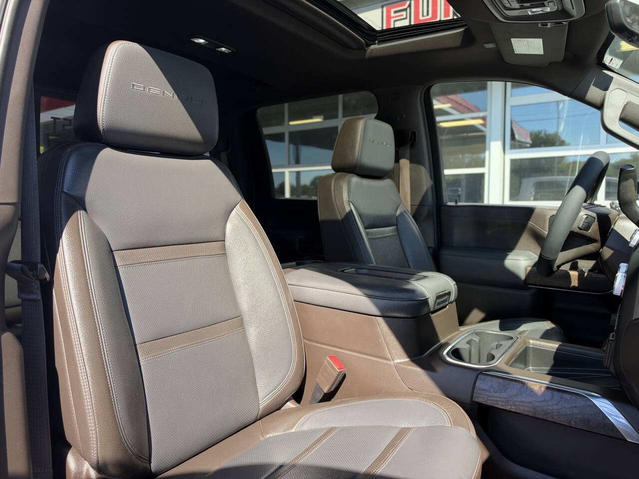 Used 2020 GMC Sierra 3500 Denali w/ Denali Ultimate Package AWD/4WD image 39