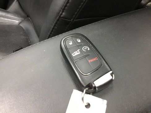Used 2018 Jeep Cherokee Overland AWD/4WD image 9