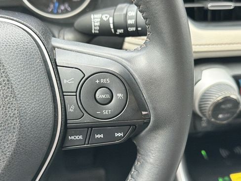 Used 2022 Toyota RAV4 XLE Premium AWD/4WD image 15