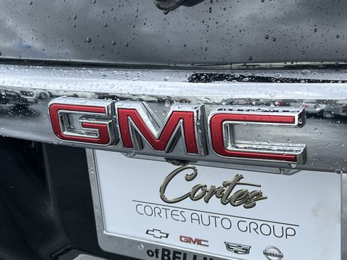Used 2023 GMC Acadia SLT AWD/4WD image 8