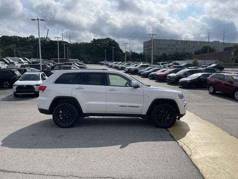Used 2017 Jeep Grand Cherokee Limited AWD/4WD image 7
