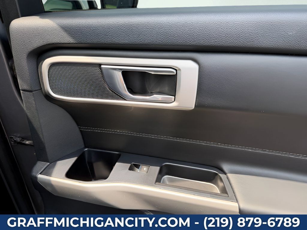 Used 2022 Ford Explorer XLT w/ Equipment Group 202A AWD/4WD image 28