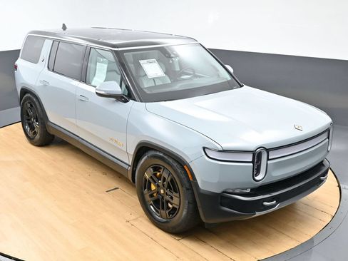Used 2023 Rivian R1S Adventure AWD/4WD image 42