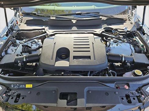 New 2024 Land Rover Discovery Dynamic SE image 14