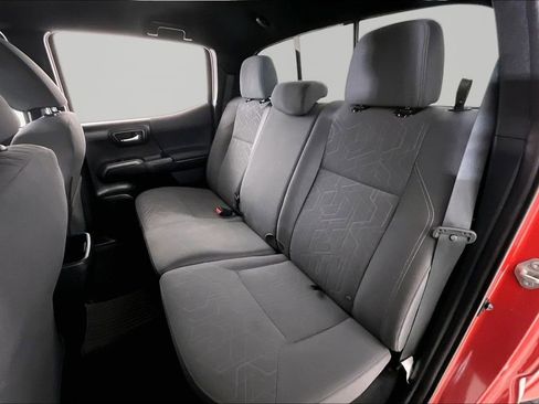 Used 2017 Toyota Tacoma TRD Sport w/ Tow Package (A/T) image 20