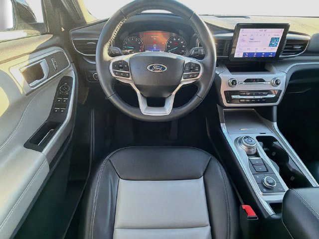 Used 2023 Ford Explorer XLT w/ Equipment Group 202A AWD/4WD image 19