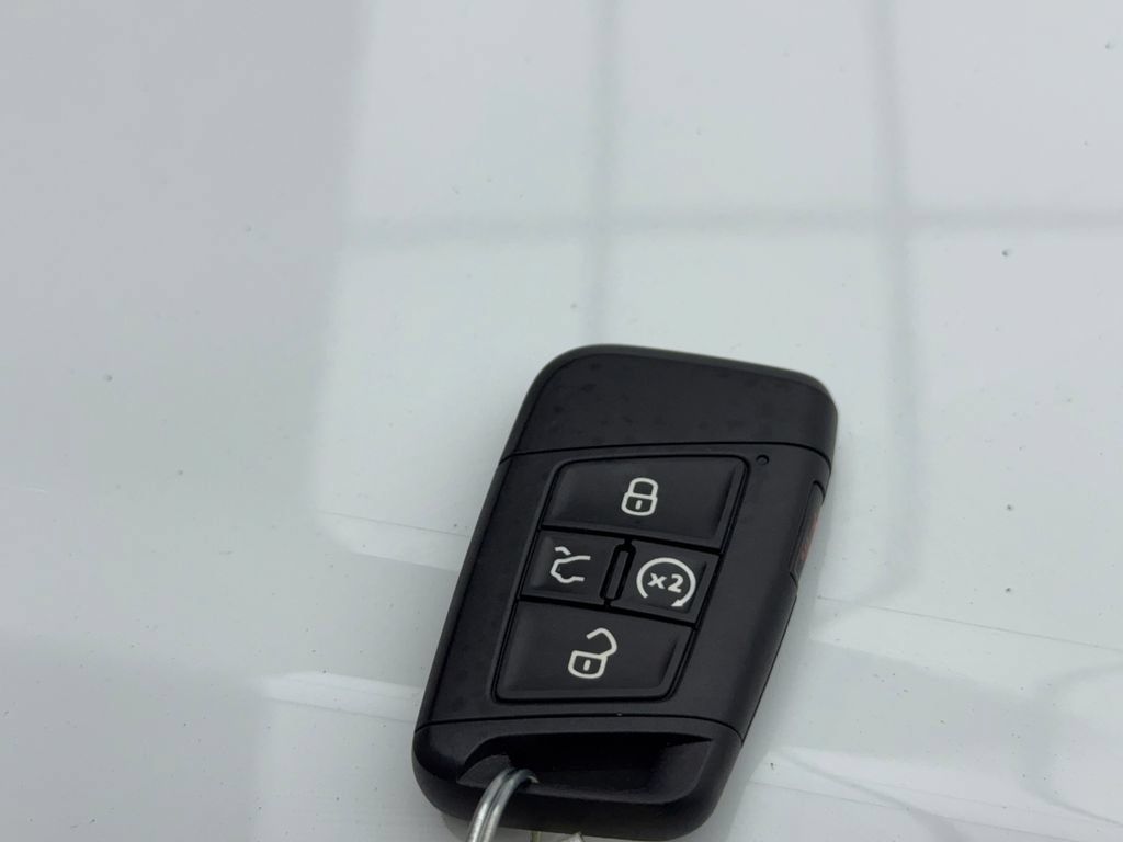 Used 2024 Volkswagen Taos SE FWD image 61