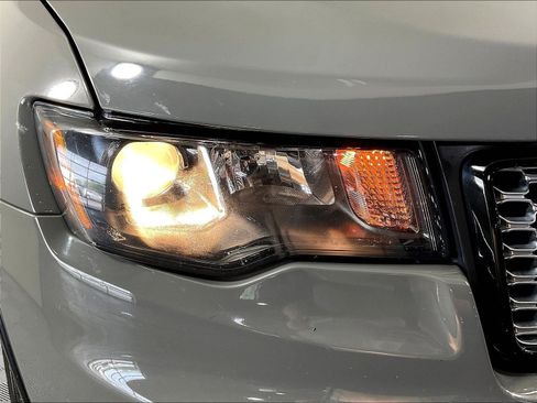 Used 2019 Jeep Grand Cherokee Altitude AWD/4WD image 32