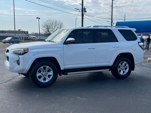 Used 2016 Toyota 4Runner SR5 image 3