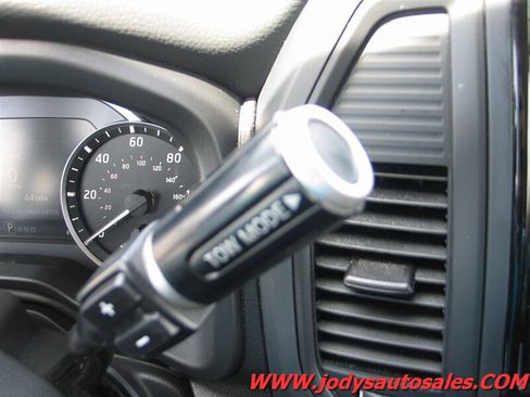 Used 2024 Nissan Titan SV AWD/4WD image 9