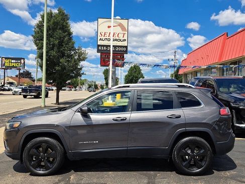 Used 2019 Jeep Cherokee Limited w/ Trailer Tow Group AWD/4WD image 1