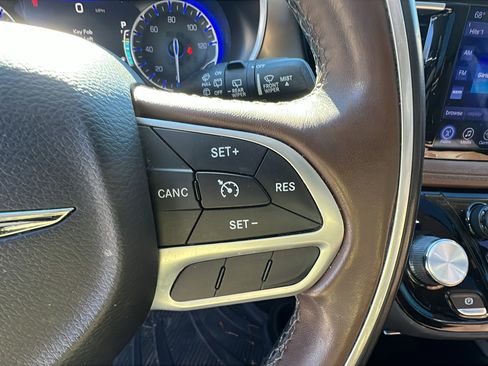 Used 2017 Chrysler Pacifica Limited w/ UConnect Theater Package image 31