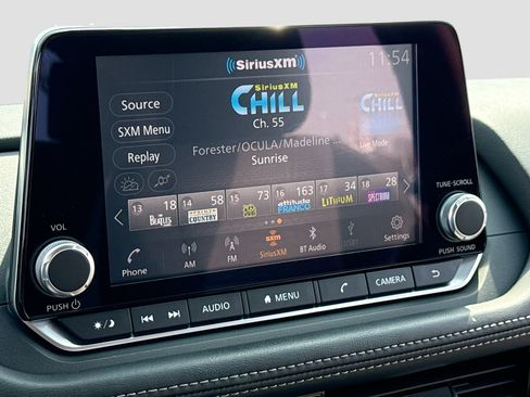 Used 2021 Nissan Rogue SV image 9