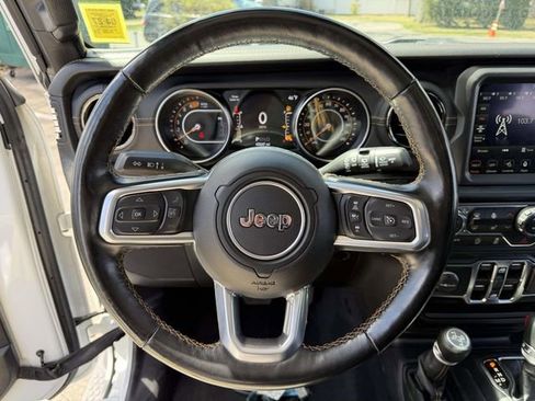 Used 2022 Jeep Wrangler Unlimited Sahara AWD/4WD image 27
