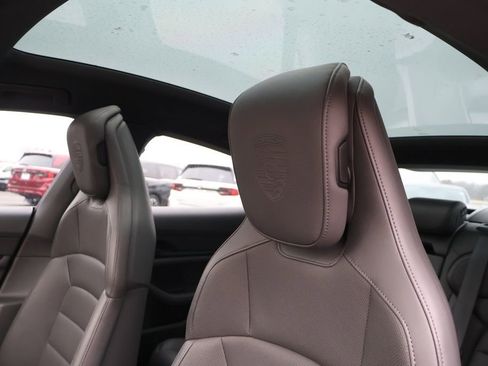 Used 2022 Porsche Taycan image 31