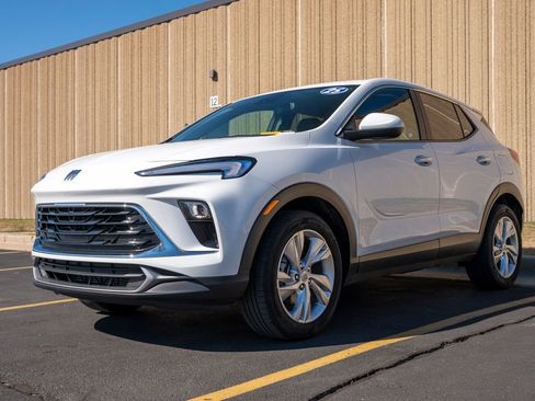 Used 2025 Buick Encore GX Preferred image 3