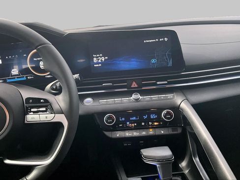 Used 2024 Hyundai Elantra SEL w/ Convenience Package FWD image 7