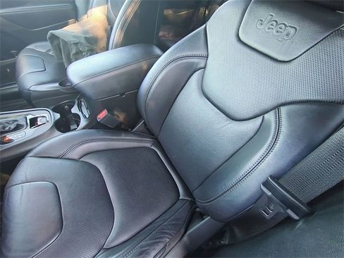 Used 2021 Jeep Cherokee Limited image 18