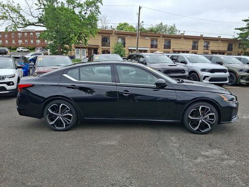 Used 2024 Nissan Altima 2.5 SR FWD image 7