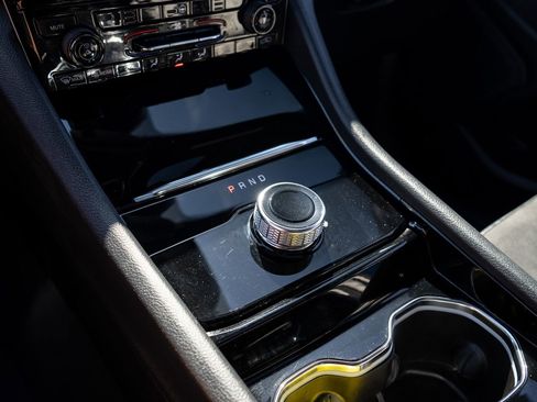 Used 2023 Jeep Grand Cherokee L Laredo image 28