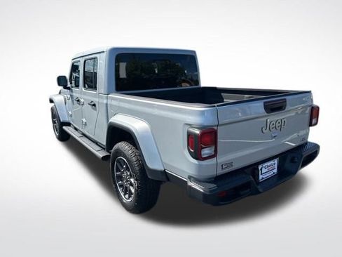 Used 2023 Jeep Gladiator Overland image 4