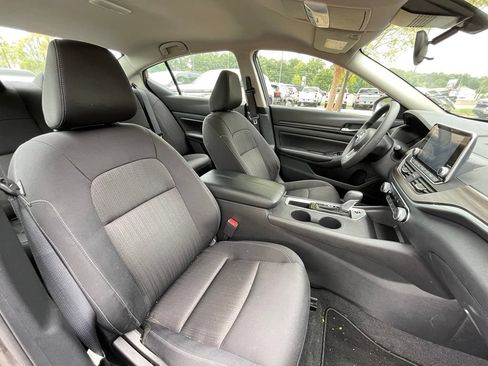Used 2025 Nissan Altima 2.5 SV FWD image 30