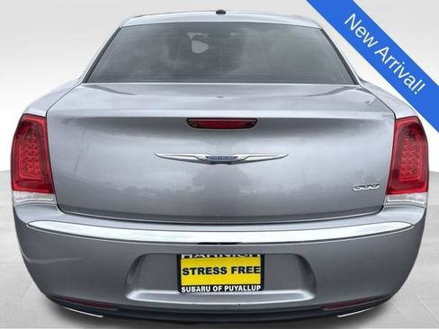 Used 2017 Chrysler 300 Touring w/ Value Package RWD image 6