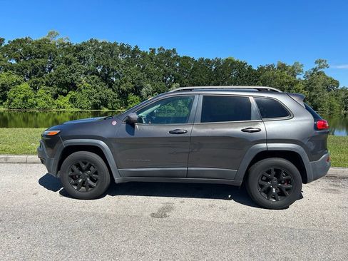 Used 2016 Jeep Cherokee Trailhawk w/ Leather Interior Group AWD/4WD image 3