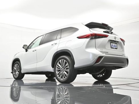 Used 2022 Toyota Highlander Platinum FWD image 45