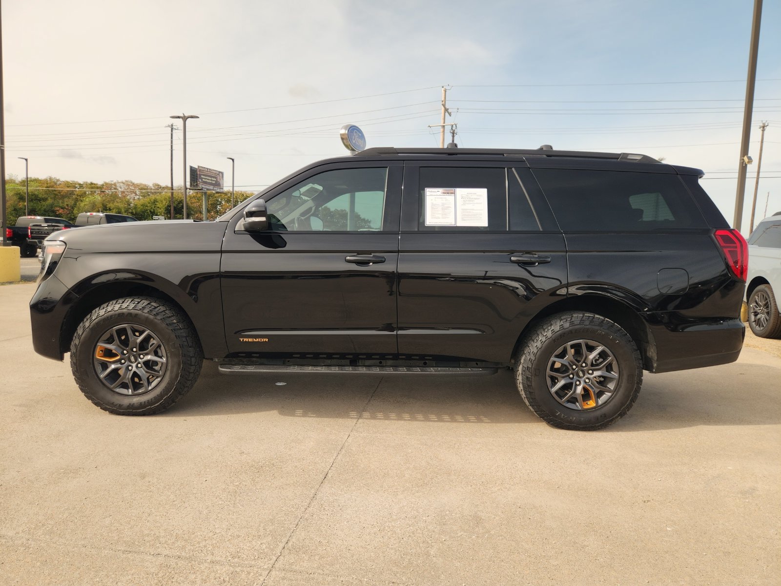Used 2025 Ford Expedition Tremor AWD/4WD image 3
